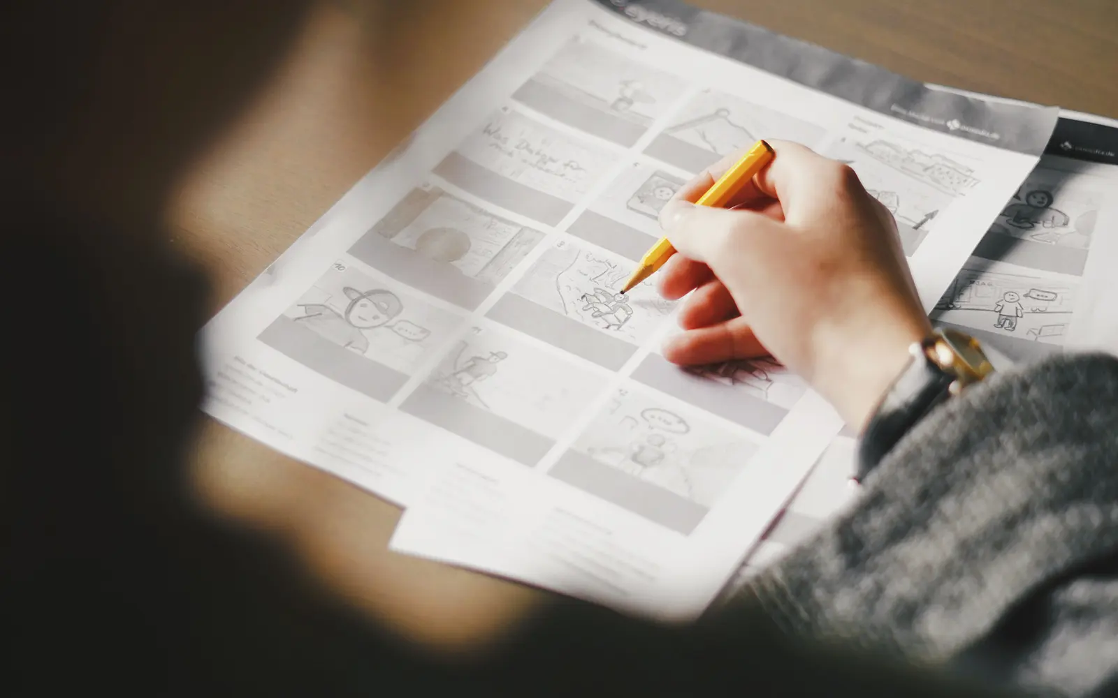 Storyboard eines Films: Skizzen der Einstellungen, von Hand gezeichnet